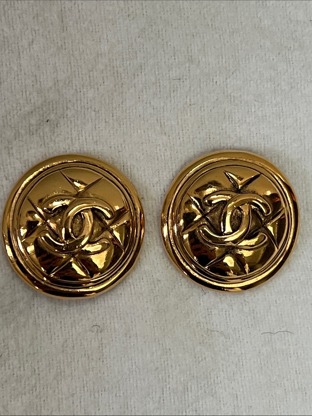 Chanel double CC logo quilted earrings